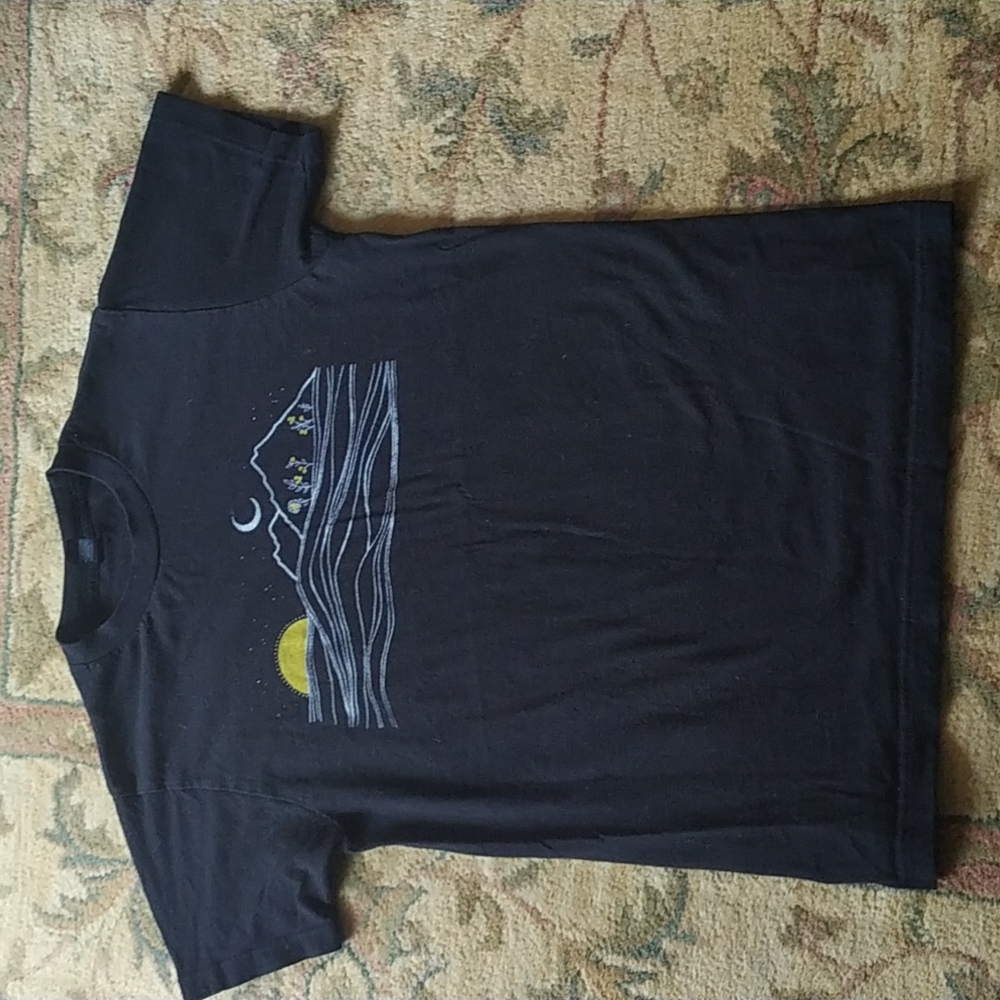 Rare SerengeTee black t-shirt with simple design